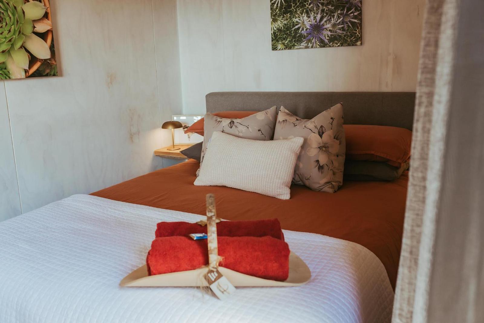 Отель Golden Bay Glamping Такака Экстерьер фото